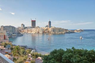 VIC- SEAFRONT Apartment - Sliema - 9
