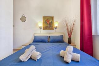 VIC- SEAFRONT Apartment - Sliema - 4
