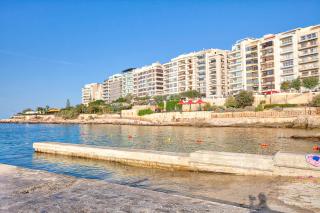 VIC- SEAFRONT Apartment - Sliema - 6