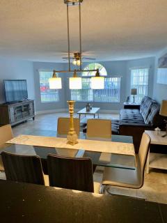 Grand Holiday 3BR Getaway Condo near Disney Parks - 2