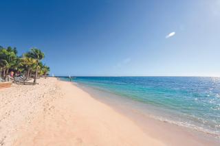 Victoria Beachcomber Resort & Spa - 4