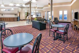 Super 8 by Wyndham Casper West by the River - Casper - 3