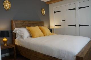Crucis Park Estate - Cirencester - 5