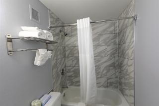 Super 8 by Wyndham Manassas - Manassas - 1