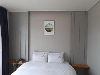 Tongyeong Bridge Hotel - Tongyeong - 5