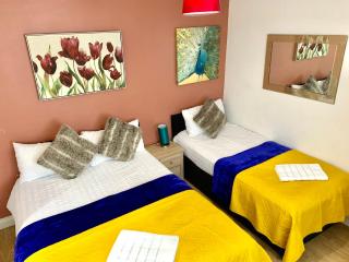Ensuite Apartment with small Kitchenette, Private Bathroom and Parking - Ilford - 7