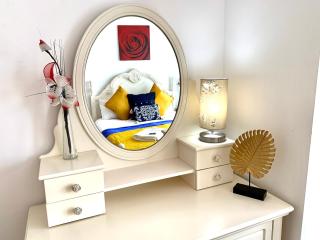 2-Bedrooms Apartment, Lounge, Balcony - Londra - 1