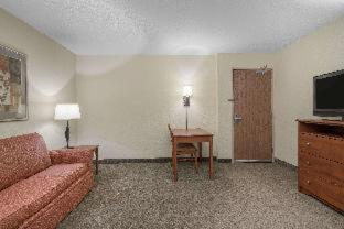 AmericInn by Wyndham Newton - Newton - 4