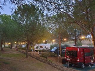 AGRiCAMPiNG POGGiO Ai PiNi WiNE CAMPiNG - Certaldo - 1