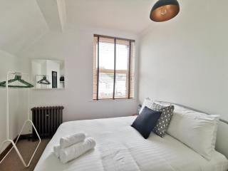 Thompson Apartments by Switchback Stays - 4
