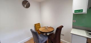 Garland Stylish Apartment 2 In Greater London - 8