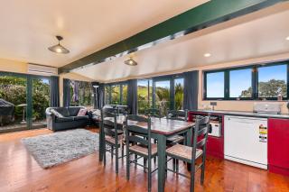 Pohutukawa Cottage - Matakana Holiday Home - Tawharanui - 2