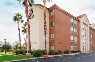 Red Roof Inn PLUS + Phoenix West - 6