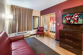 Red Roof Inn PLUS Long Island - Garden City - 8