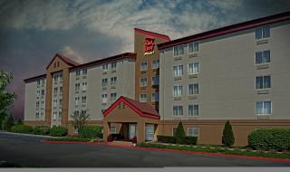 Red Roof Inn PLUS Long Island - Garden City - 4