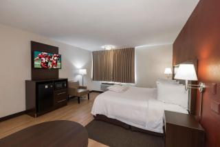 Red Roof Inn PLUS+ Poughkeepsie - 1