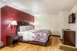 Red Roof Inn Houston East I-10 - Houston - 3