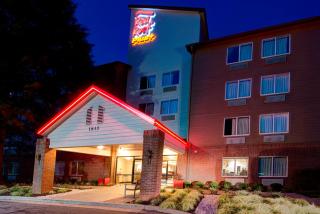 Red Roof Inn PLUS Raleigh Downtown NCSU Conv Center - Raleigh - 1