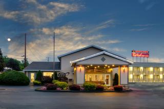 Red Roof Inn and Suites Herkimer - 8