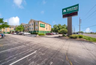 HomeTowne Studios by Red Roof St. Louis - Airport/N Lindbergh - 5