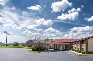 Red Roof Inn & Suites Hermitage - Hermitage - 8