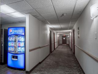 Red Roof Inn & Suites Hermitage - Hermitage - 1