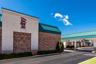 Red Roof Inn & Suites DeKalb - 8