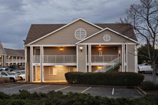 HomeTowne Studios by Red Roof Spartanburg - Asheville Highway - Southern Shops - 5