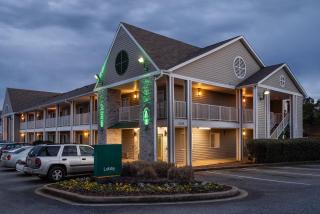 HomeTowne Studios by Red Roof Spartanburg - Asheville Highway - Southern Shops - 2