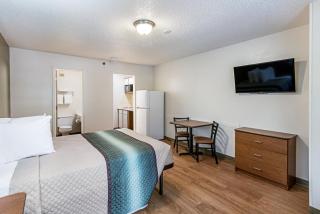HomeTowne Studios by Red Roof Atlanta – Lawrenceville - 9