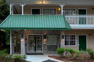 HomeTowne Studios by Red Roof Atlanta – Lawrenceville - 2