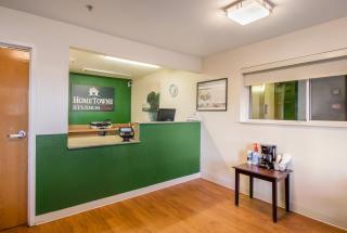 HomeTowne Studios by Red Roof Denver - Airport/Aurora - 3