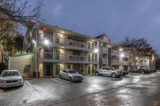 HomeTowne Studios by Red Roof Orlando - Casselberry - 3