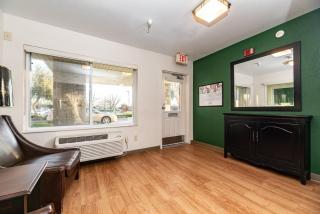 HomeTowne Studios by Red Roof Fresno - West - 1