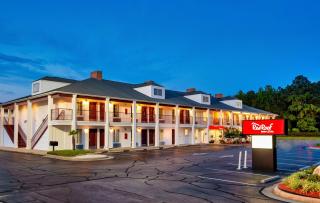 Red Roof Inn & Suites Wilson - Wilson - 8