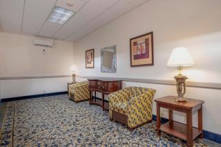 Red Roof Inn & Suites Macon - 2