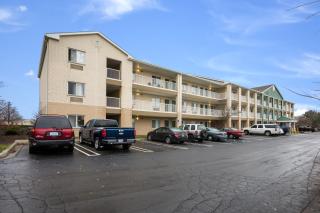 HomeTowne Studios by Red Roof Detroit - Livonia - Livonia - 8