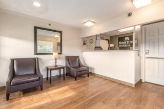 HomeTowne Studios by Red Roof Atlanta NE – Norcross South - 1