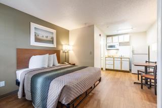 HomeTowne Studios by Red Roof Atlanta NE - Peachtree Corners - 9