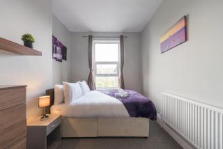 3 Bedroom Saks - 2 Living Area House in Newland Ave Hull - 6