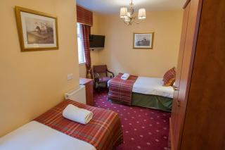 Loch Kinord Hotel - Dinnet - 9