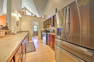 Peaceful Custom Carbondale Home with Deck, Near SIU! - 2