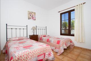Charming Los Mojones Villa 3 Bedrooms Child Friendly Pool Villa Lise Short Walk To Old Town Puerto Del Carmen - 1