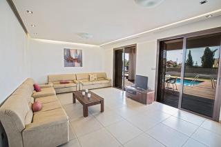 Villa Petreris Dyo - Lovely 3 Bedroom Ayia Napa Villa With Pool - Short Walk To Nissi Avenue - Agia Napa - 2
