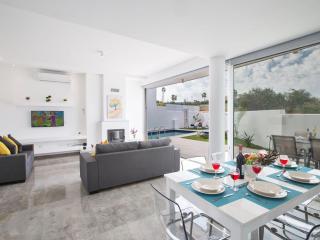 Villa Olive Bronze, Luxurious 2Bdr With Pool, Close To Protaras Strip And Beach - 3