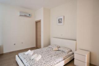 Central Protaras Villa 3 Bedrooms Private Pool Villa Dafnis Morfi Close To Protaras Strip - Protaras - 1