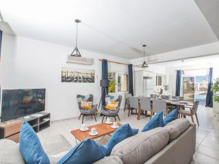 Villa Lefko Sunshine - Lovely 4 Bedroom Protaras Villa With Pool - 2 Minute Walk To Fig Tree Bay - Protaras - 3