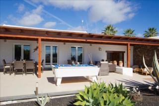 Brilliant Puerto Del Carmen Villa Dos Piedras 4 Bedrooms Private Pool & Rustic Styled Interior - Tías - 6