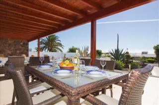Brilliant Puerto Del Carmen Villa Dos Piedras 4 Bedrooms Private Pool & Rustic Styled Interior - Tías - 5