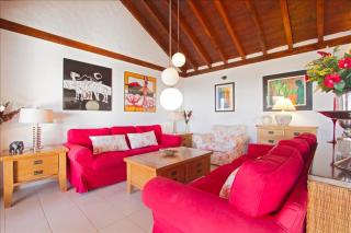 Brilliant Puerto Del Carmen Villa Dos Piedras 4 Bedrooms Private Pool & Rustic Styled Interior - Tías - 2